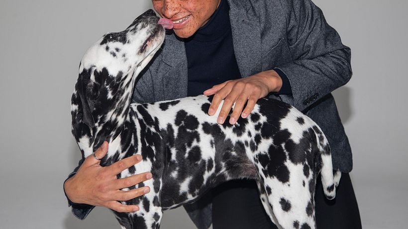Kipper giving Gerrell kisses.