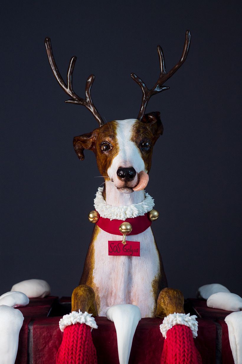 Escultura benéfica en chocolatre moldeable SOS Galgos 0