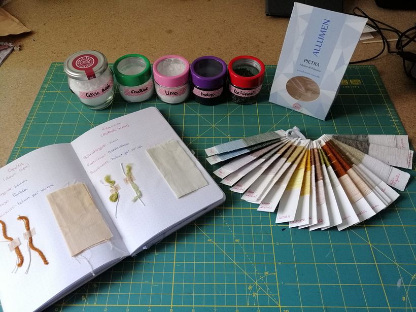 Some samples of wool and cotton and my blog, where I noted all the instructions and small pieces of samples. 