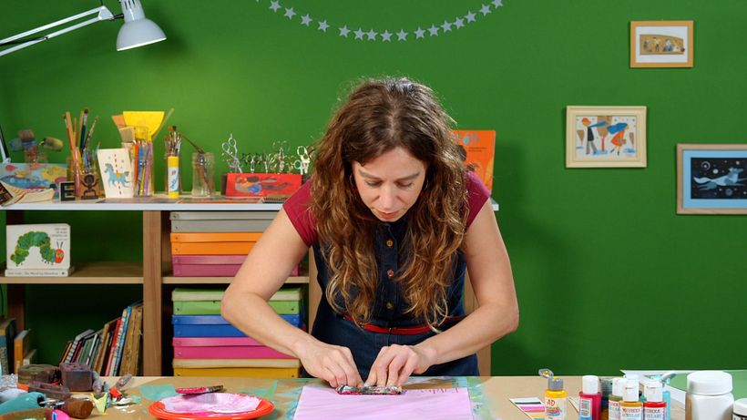 DIY Tutorial: Creative Techniques to Make Colorful Paper 7