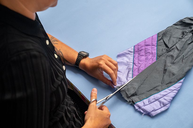 Trabalhar com roupa usada permite partir de uma base para depois criar algo totalmente novo
