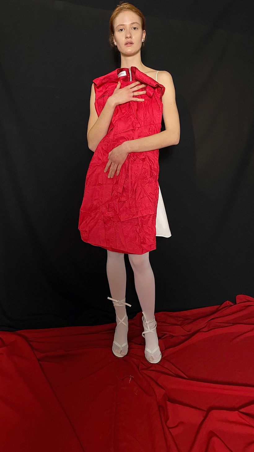 Esta imagen es del fitting previo al desfile
