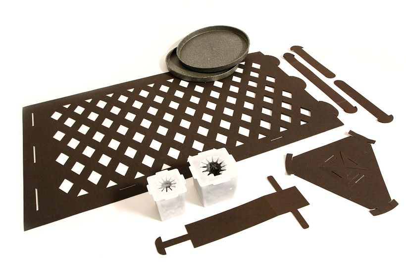 Packaging hecho en corte y hendidos. Fácil de transportar, almacenar y montar. 
