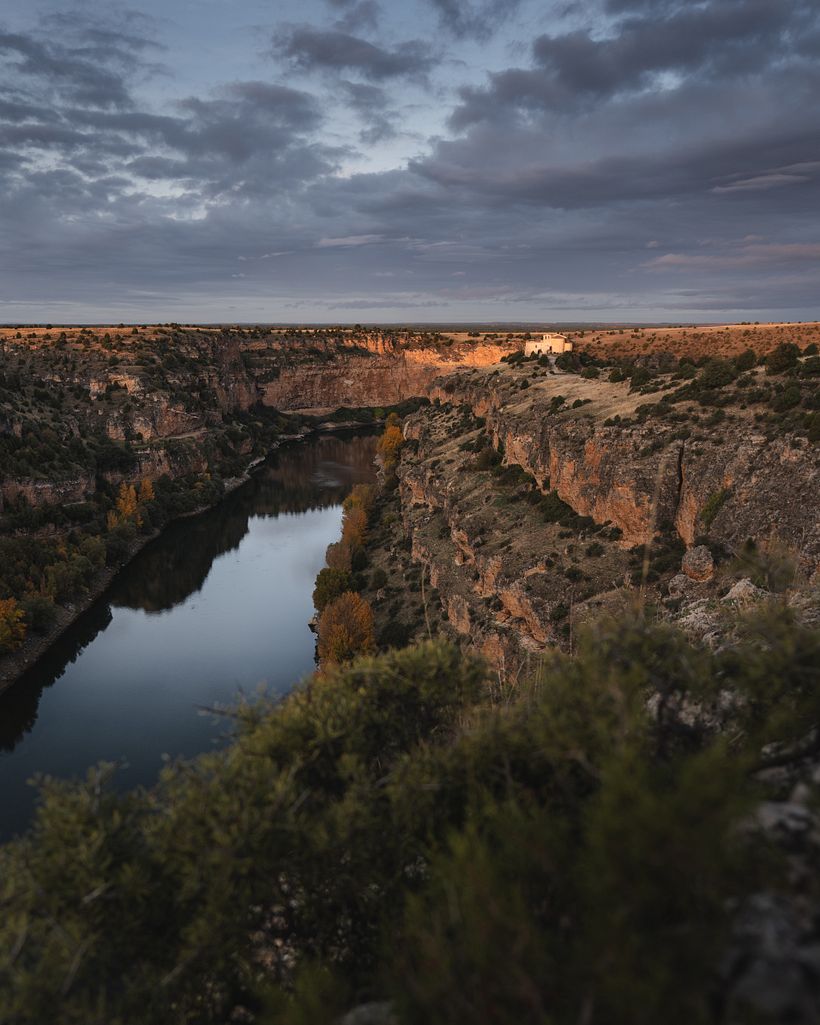Fotografia de um sujeito integrado na paisagem.
