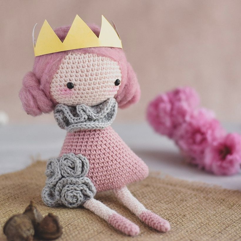 Personaje amigurumi que se inspira en historias y cuentos. Príncipe del Crochet.