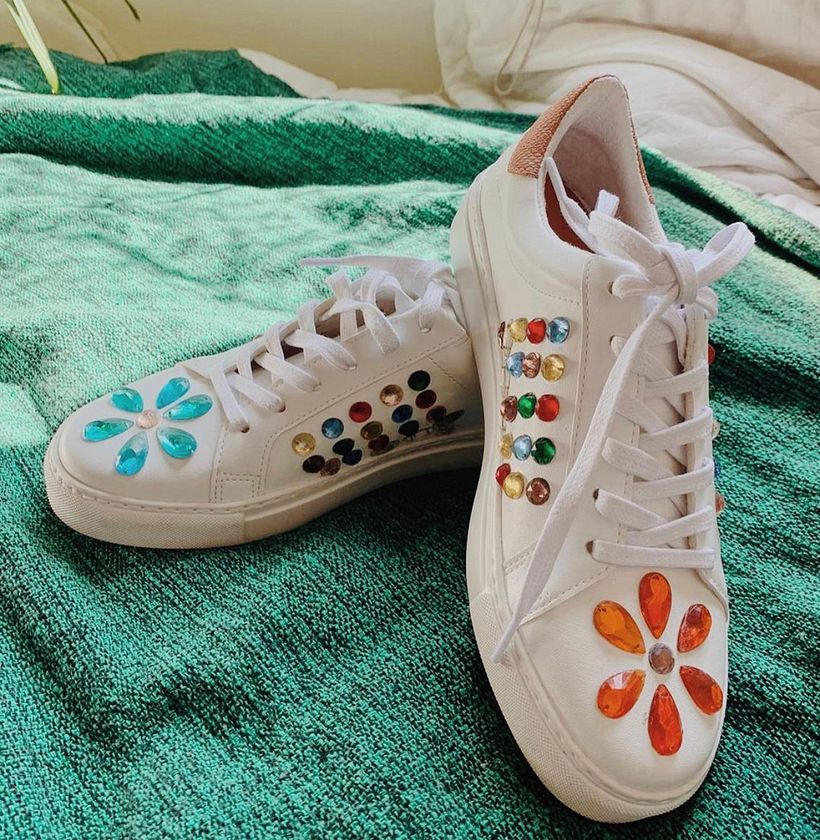 Na Nuska, Hannah desenha coleções cheias de cores, texturas e um eterno espírito festivo e leve