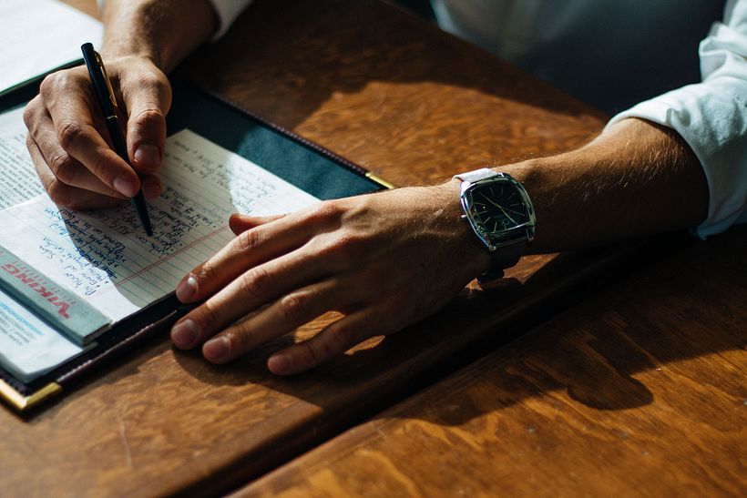 A statement must be brief and concise to attract the recipient's attention. Photo by Adolfo Félix, Unsplash.
