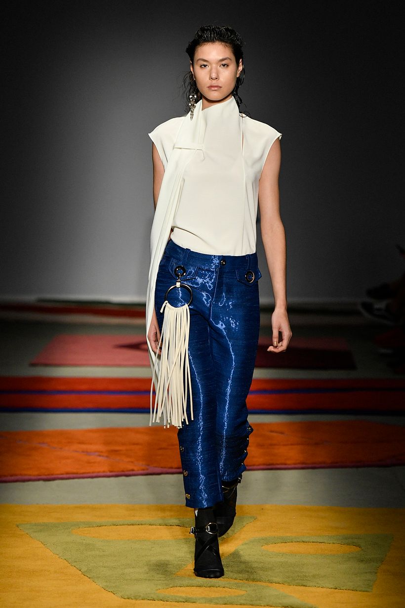 LOOK 34 - Crepe asymmetric blouse + Silk cigarette pants