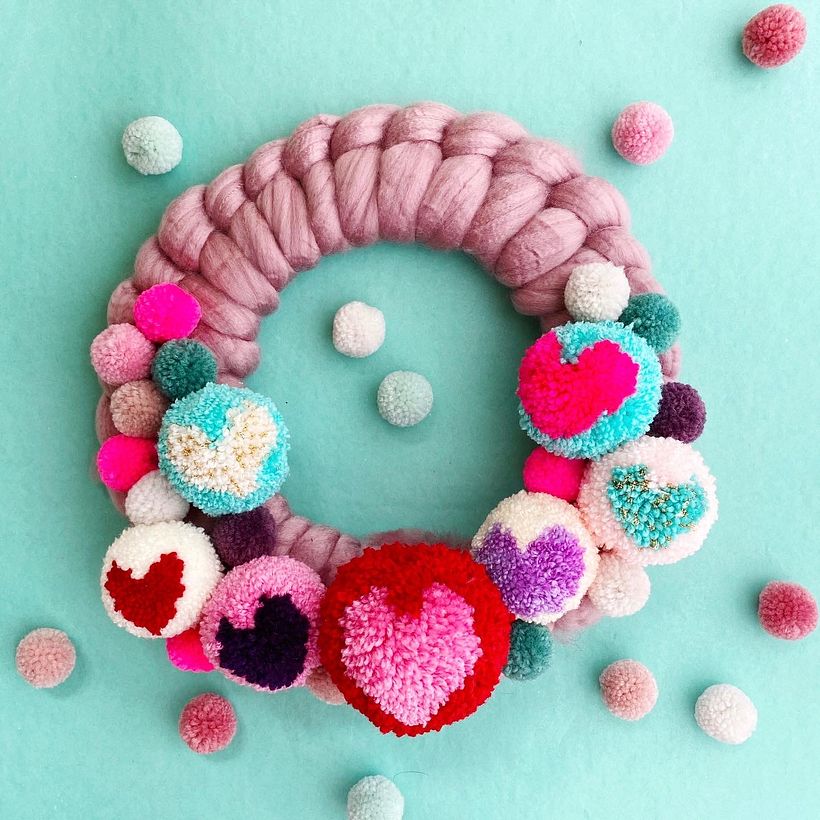 Heart based version of the  pompom wreath you learn on my Domestika course! 