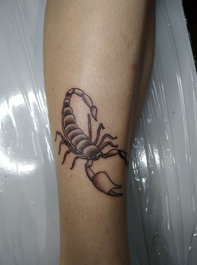 Este es mi proyecto final realizado en handpoke, después de practicar en muchas naranjas:)