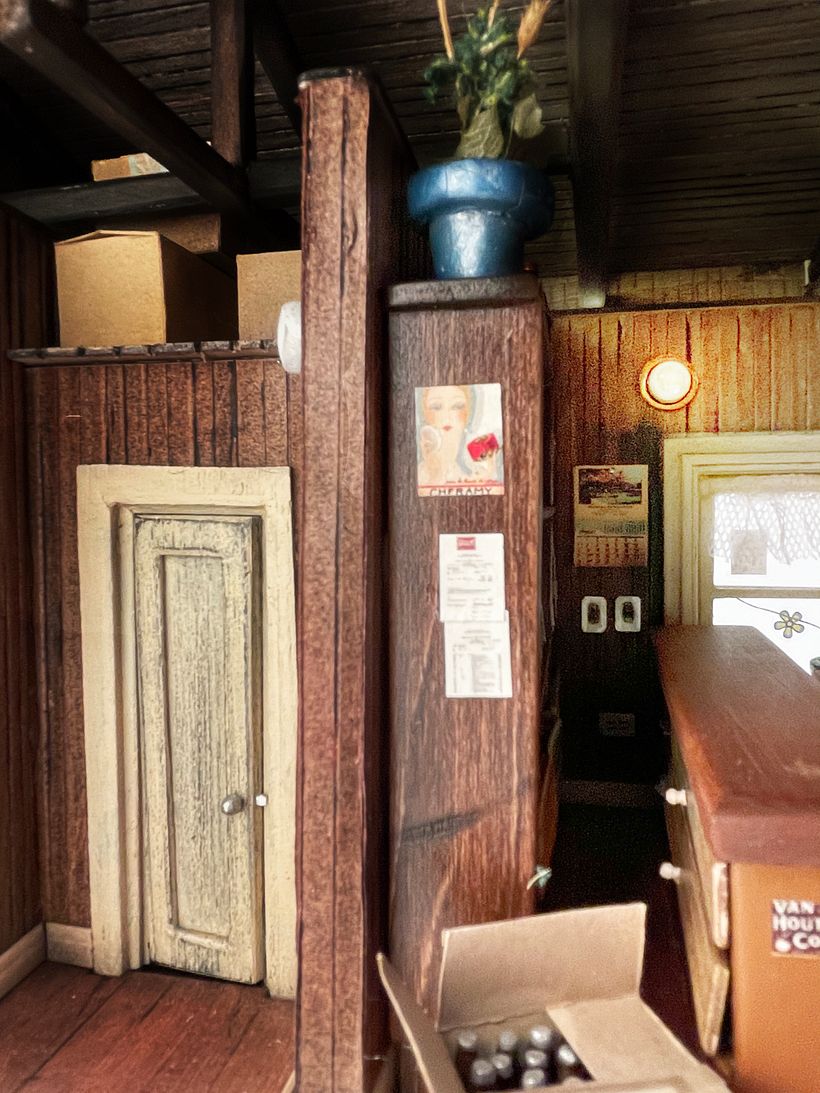 Mercantile Scale Model. 1970s Rural West. - Scenografie