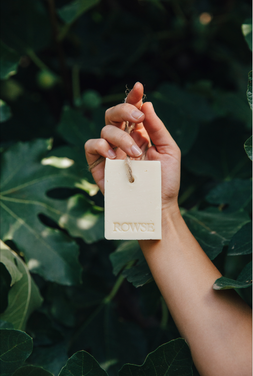 Rowse - Belleza y sostenibilidad. Así es esta marca de cosmética que centra sus productos en el contacto directo con la naturaleza.   Aromas, texturas y un propósito común: hacer de tu cuerpo un templo.  2