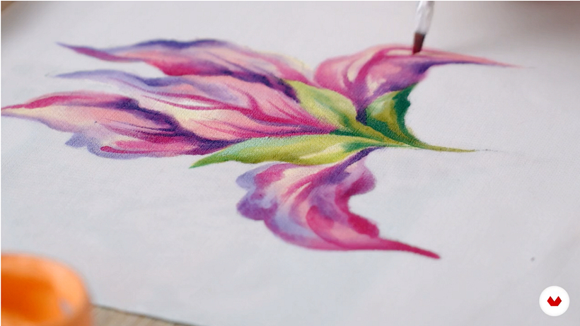 Ana María Restrepo teaches the basics of fabric painting