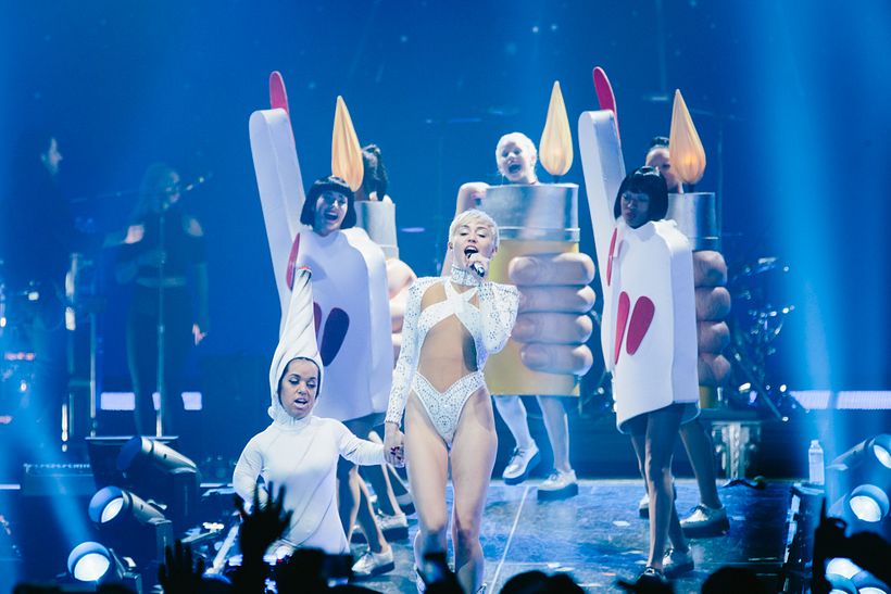 Miley with some  Lighters, Foam Fingers, and Lil' Brit as a Lil Joint