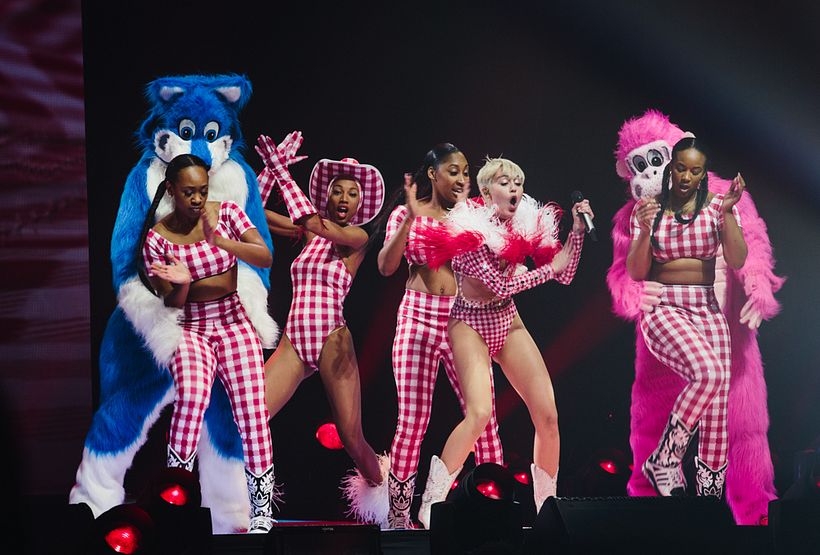 "The LA Bakers" dance group and Raymanda "The model" with Miley, and two of "The Boys"