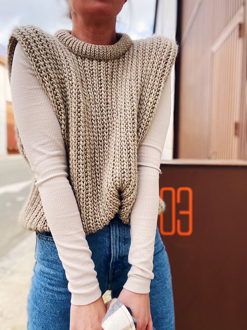 This is what the Nordic vest made with the @AliMaravillas pattern looks like.