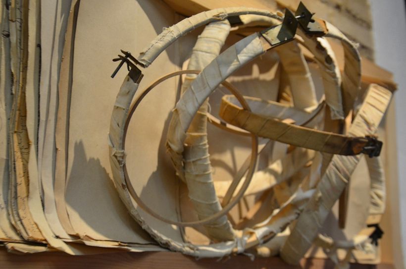 "Between pages". (101 x 41 cm.) Assemblage Art. Concept Art. Visual Poetry. Dreaming Art. Recycled material. Upcycling Technique. www.assemblarte.com 1