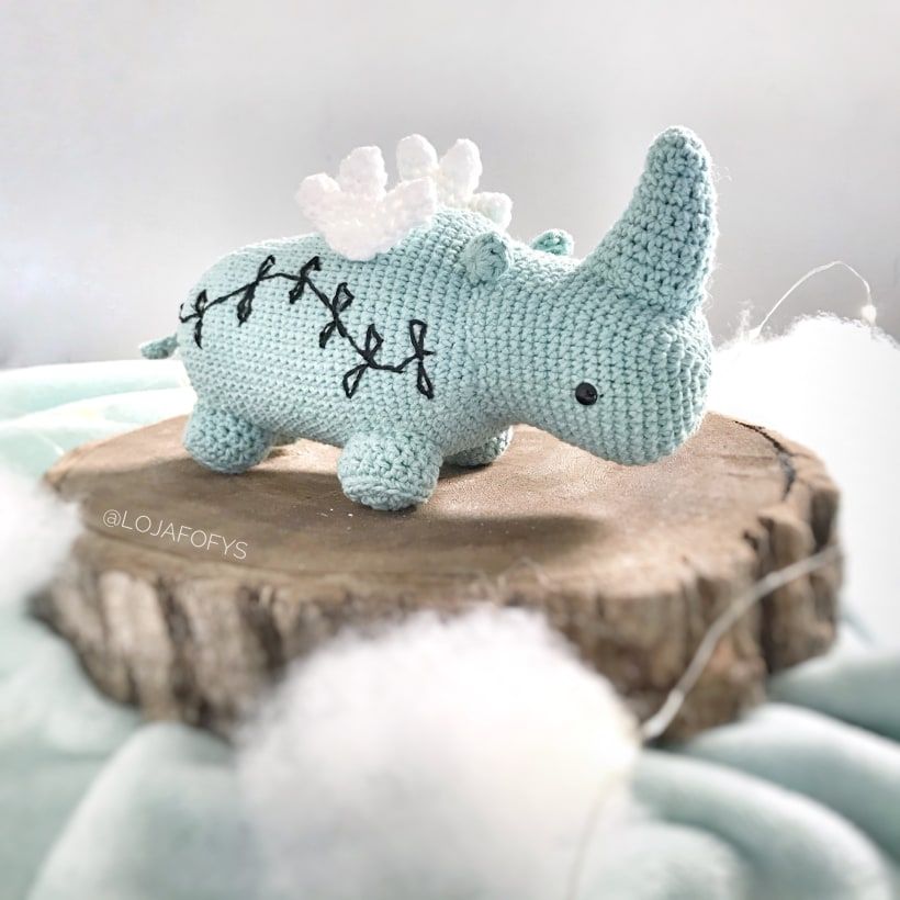O rionceronte ficou lindo, amei crochetá-lo. O curso foi muito bom e relaxante.