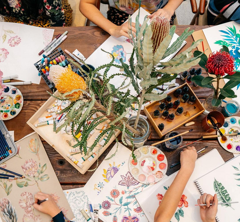 El estudio de Karolina York crea patrones basados en pinturas y dibujos hechos a mano.