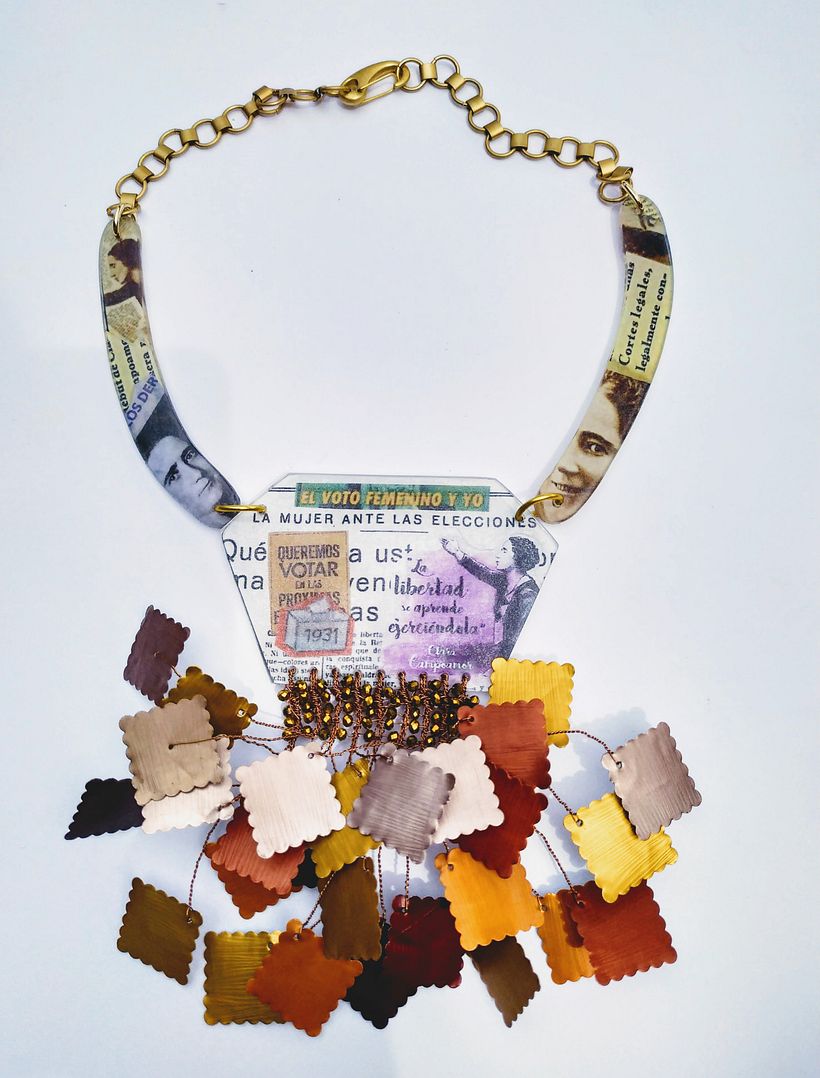 Collar "La sufragista"