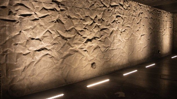 O primeiro tipo é aquele em que o feixe de luz sai e se espalha de forma homogênea e simétrica
