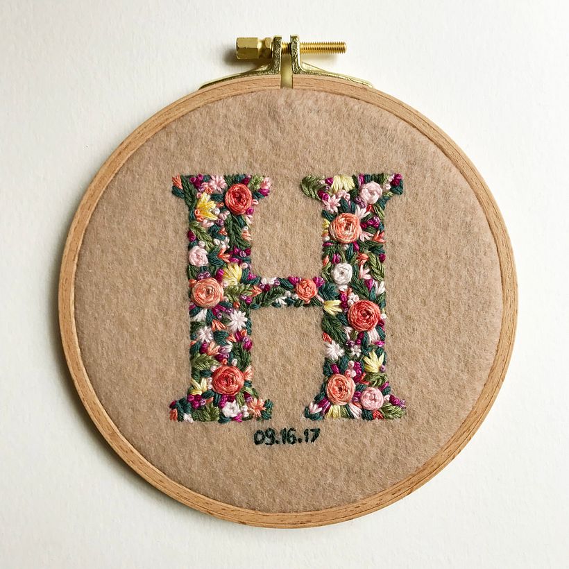 Keçe üzerine işlenmiş monogramlar  3