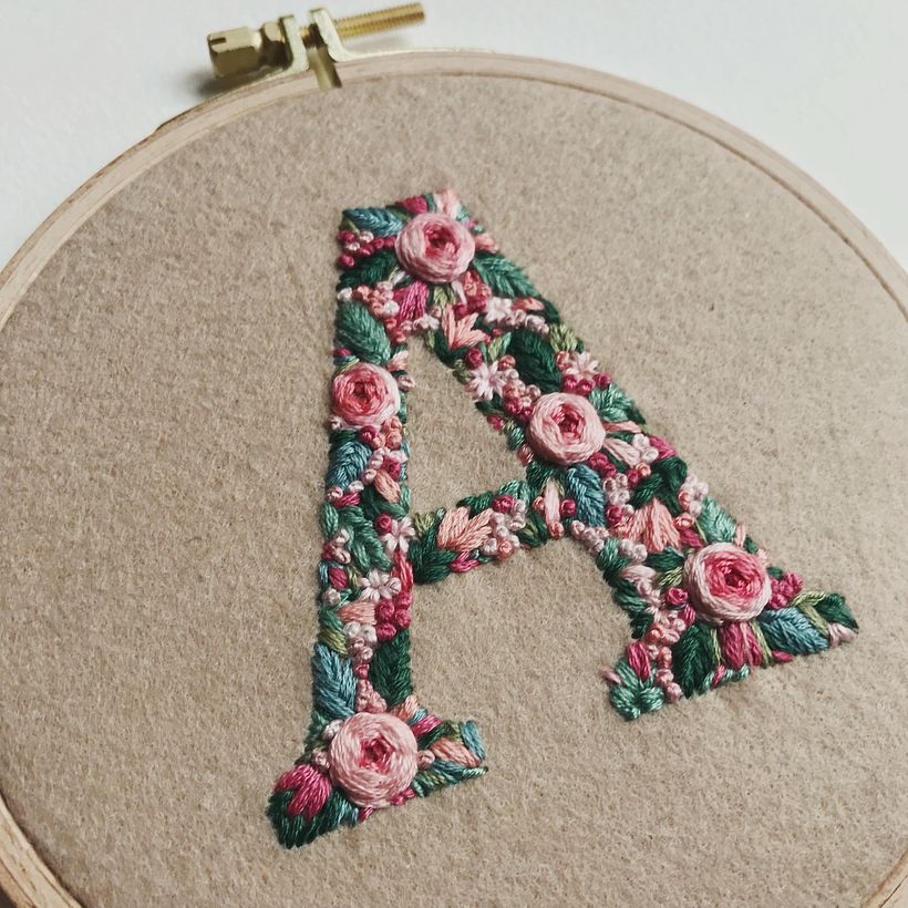 Keçe üzerine işlenmiş monogramlar  4