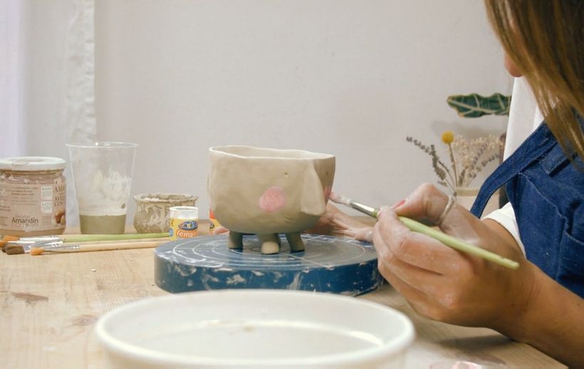Learn how to create a character on a ceramic cup