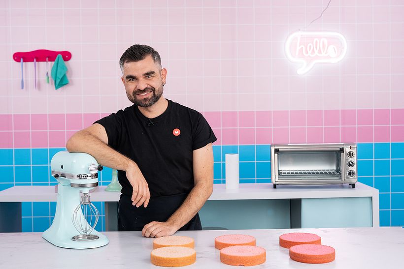 Julián Ángel is an international cake design instructor.