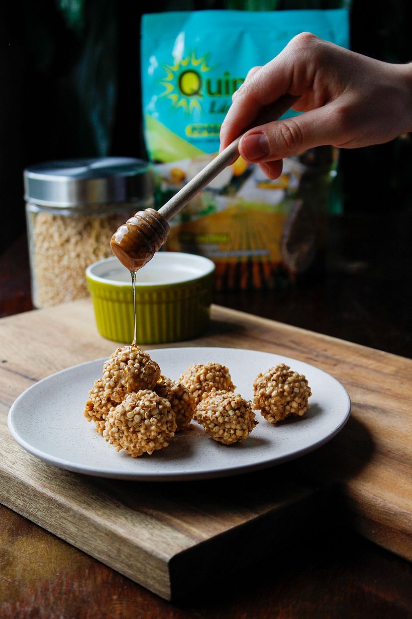 Bites de quinua soplada con mantequilla de maní