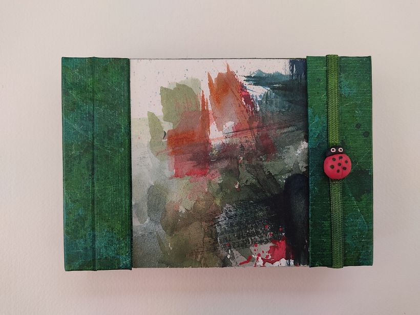 Tapa delantera. Realiza con Tybek tintado y acuarela