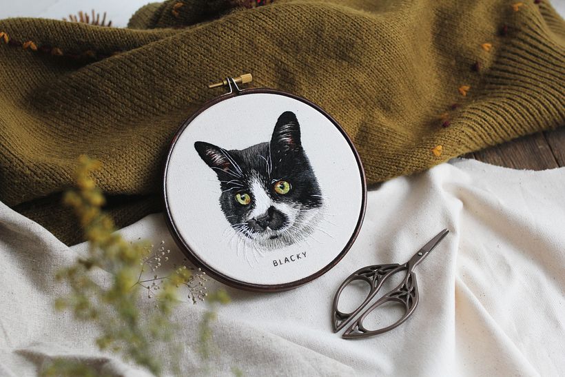 Uno de los bordados realistas de Emillie Ferris.