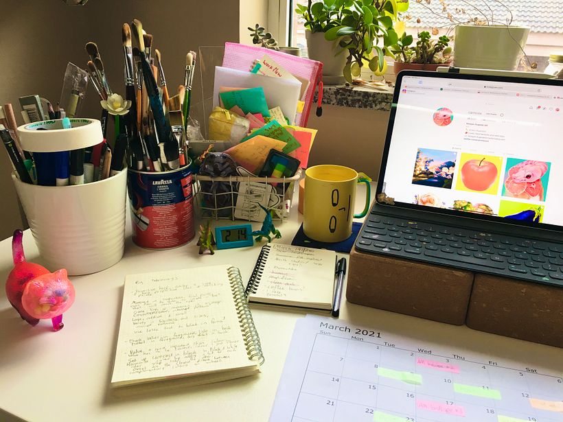 I set daily, weekly and yearly goals for myself, breaking things down help me keep on track and manage my time effectively.