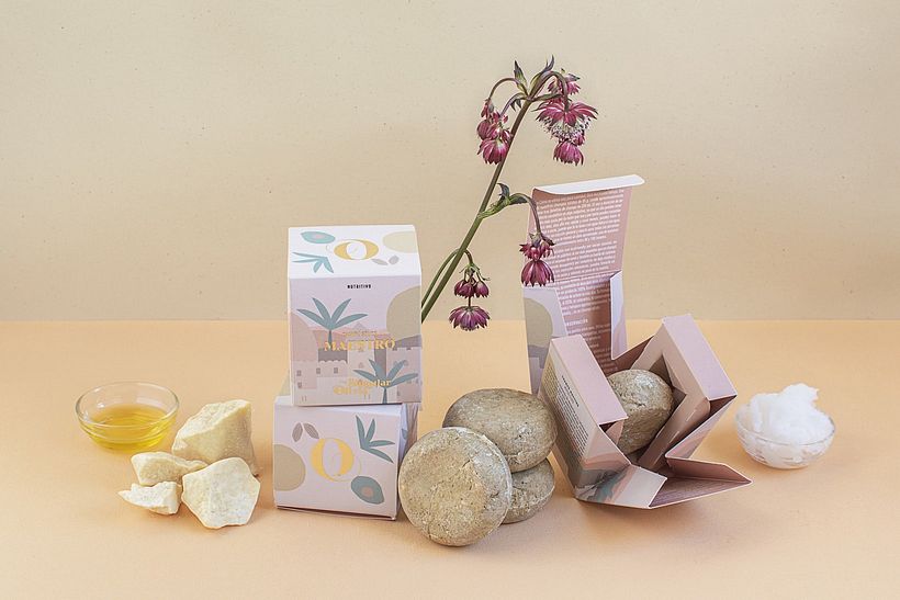 El diseño de cada caja se inspira en el lugar originario del champú. 