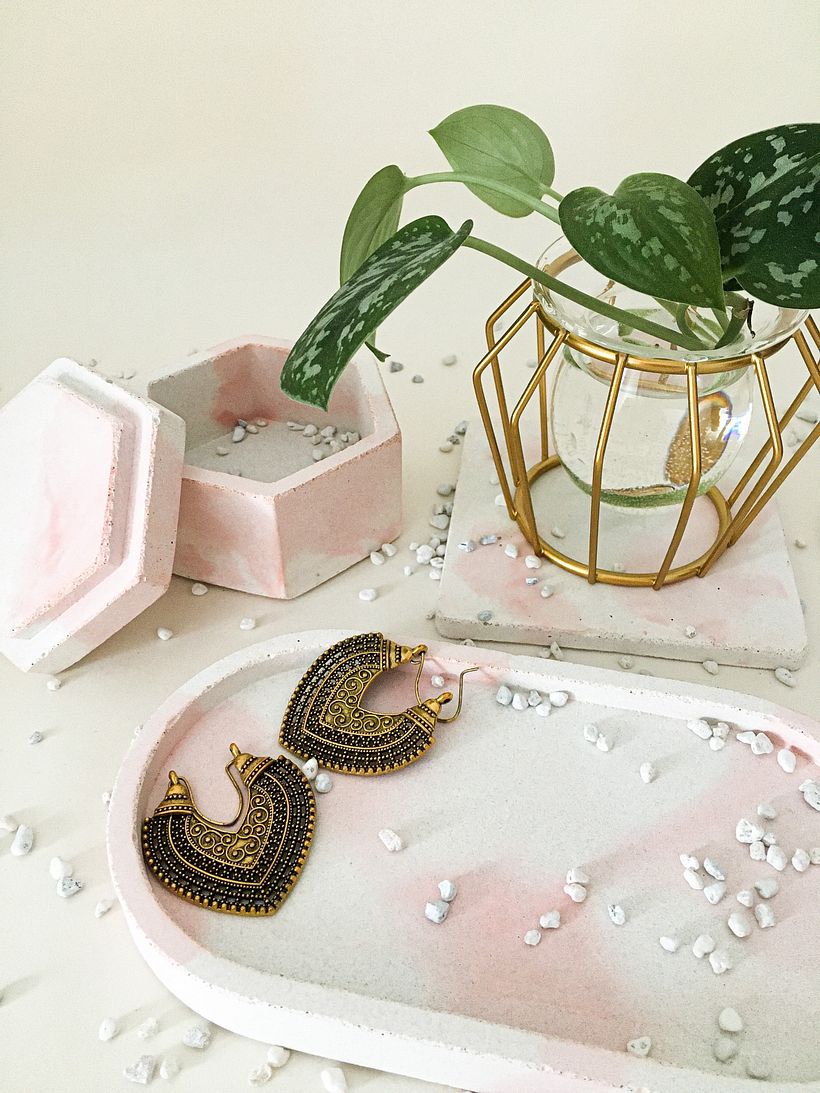 • experimental pink marble effect set •