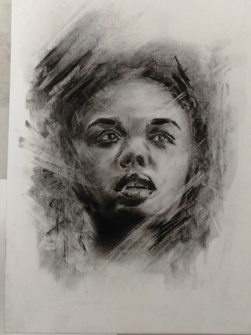 Mi Proyecto del curso: Retrato artístico al carboncillo: creando atmósferas 1