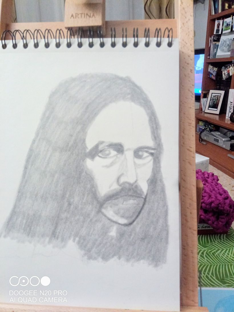Retrato realista con lápiz de grafito 0
