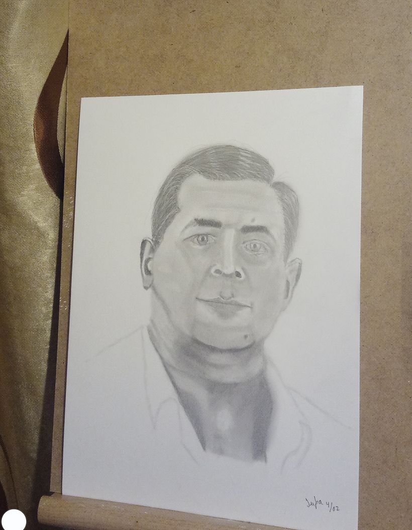 Retrato realista con lápiz de grafito 4