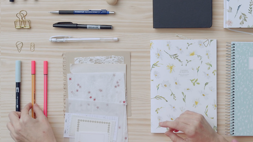 Los bolígrafos clásicos y de color con punta de 0,4 son baratos y versátiles