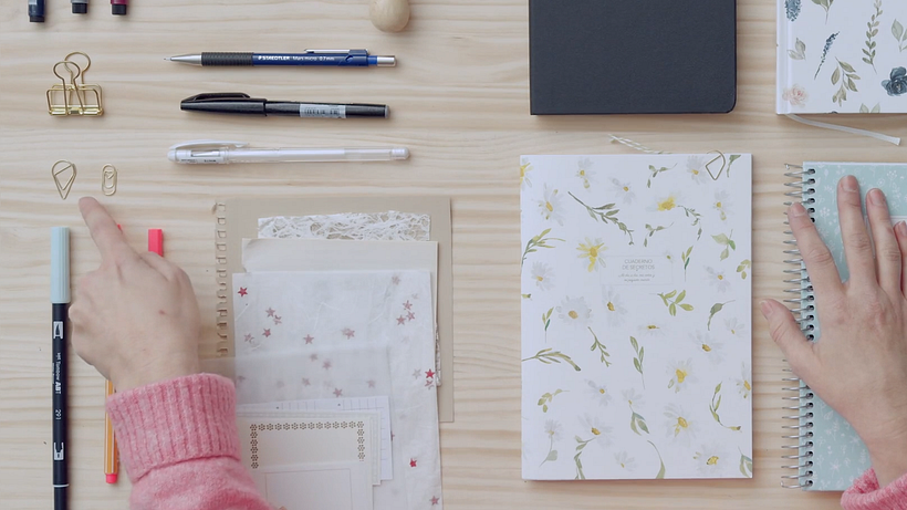 Utilice clips y pinzas para fijar los papeles