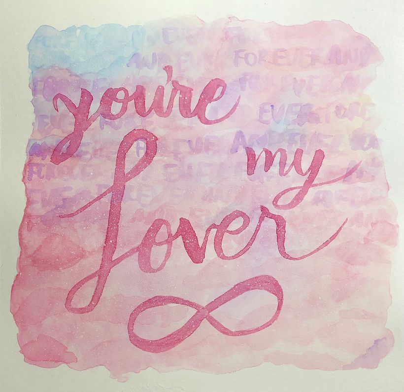 Como fondo tiene la frase "forever and ever" que también es parte de la canción