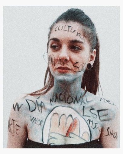 Modelo Elisabeta. Manifiesto por día nacional de lengua de signo español 