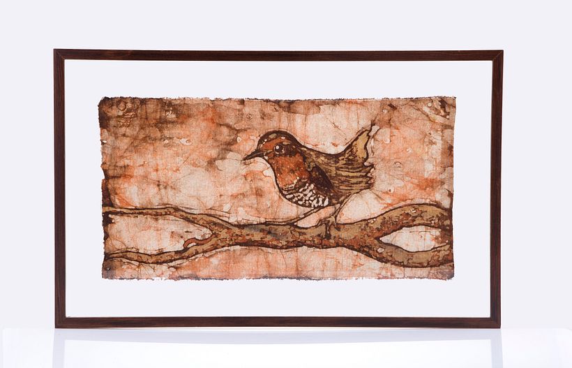 Chucao, batik por inmersión enmarcación entre vidrios.