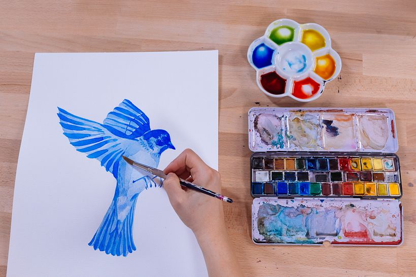 Pájaro pintado por Ana Santos, la profesora del curso Técnicas experimentales de acuarela para principiantes.