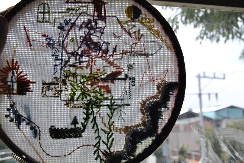 Descomposición de la casa bordado y fotografía 0