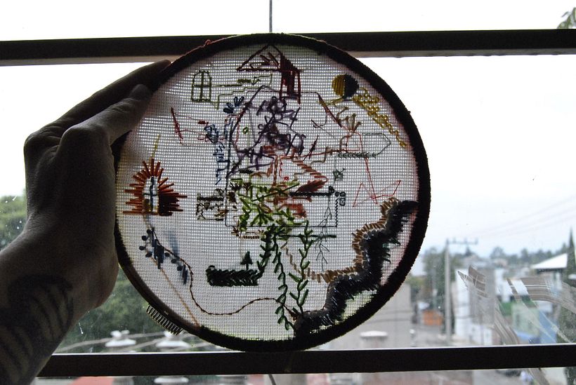 Descomposición de la casa bordado y fotografía 2