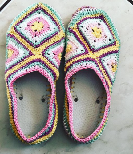Chinelos- Upcycling com crochê - Diseño de moda