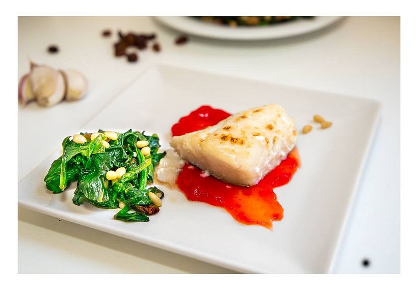 Fotografía de plato de Bacalao con Espinacas