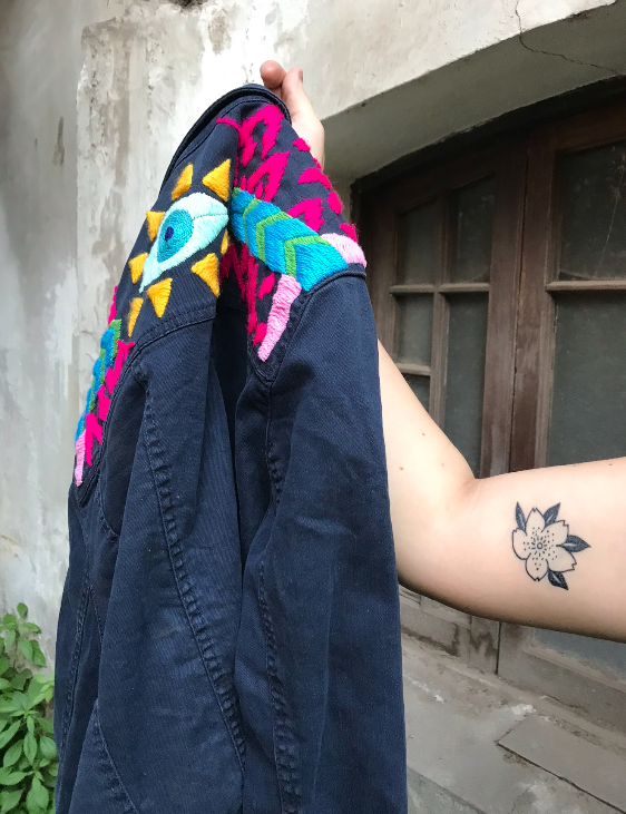 Diseño original. Chaqueta bordada a mano by Celofán.