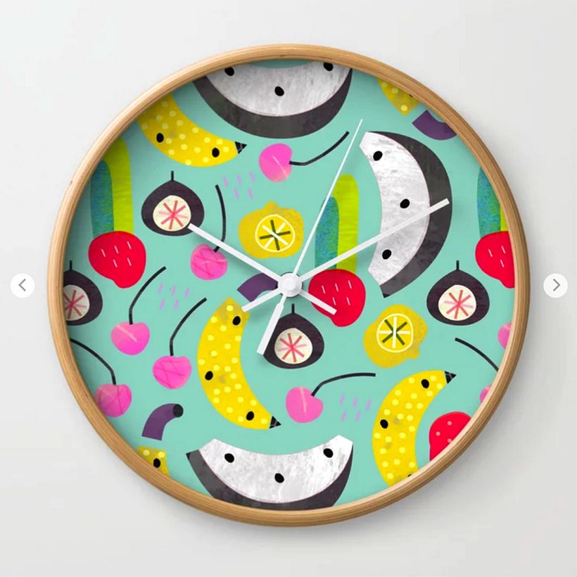 Reloj disponible en Society6/Lauinmoon
